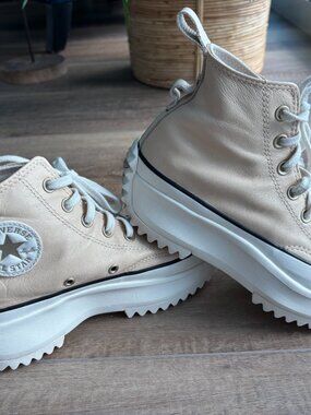 Converse Run Star Hike Platform High Top Sneakers – Cream/Beige Leather – Size 7